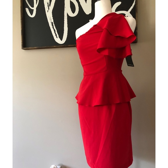 Elegant one shoulder red dress - Picture 6 of 10